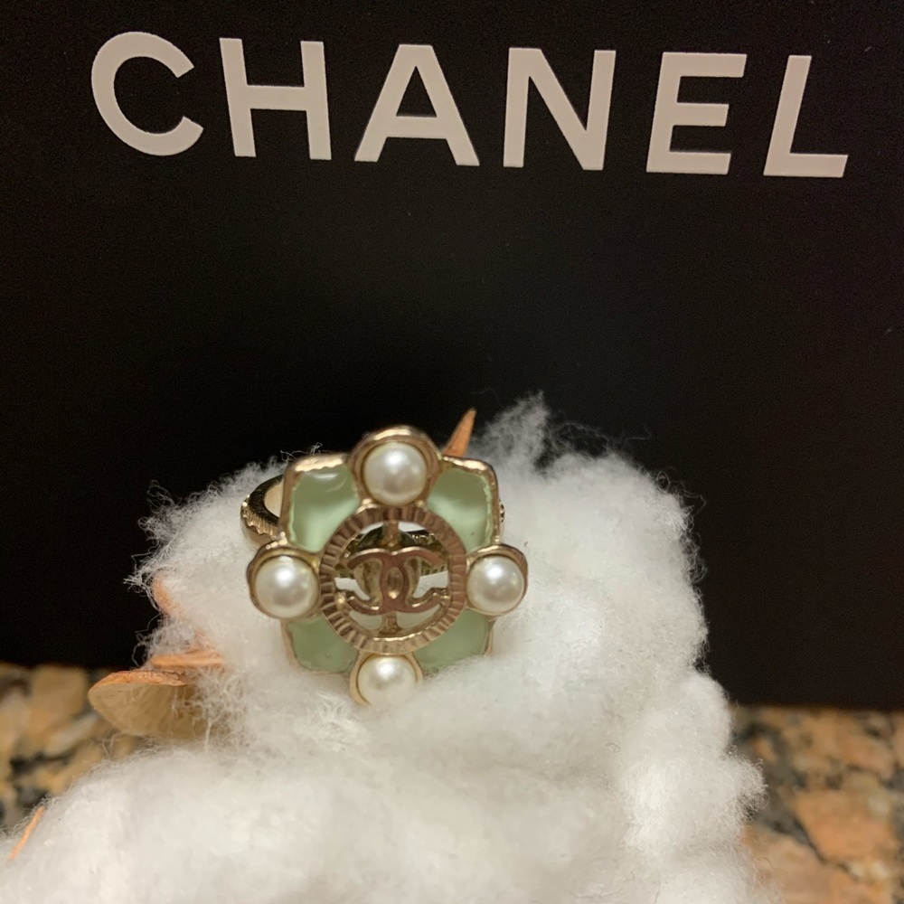 CHANEL Ring.